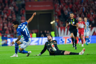 Widzew - Lech: Stadion zamarł po babolu bramkarza w 96. minucie! Koszmarny błąd