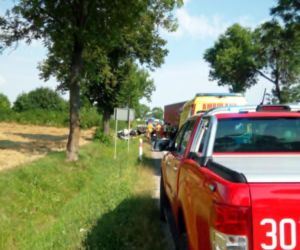 Tragiczny wypadek na DK74 w Łagowie. Nie żyje jedna osoba, droga jest całkowicie zablokowana