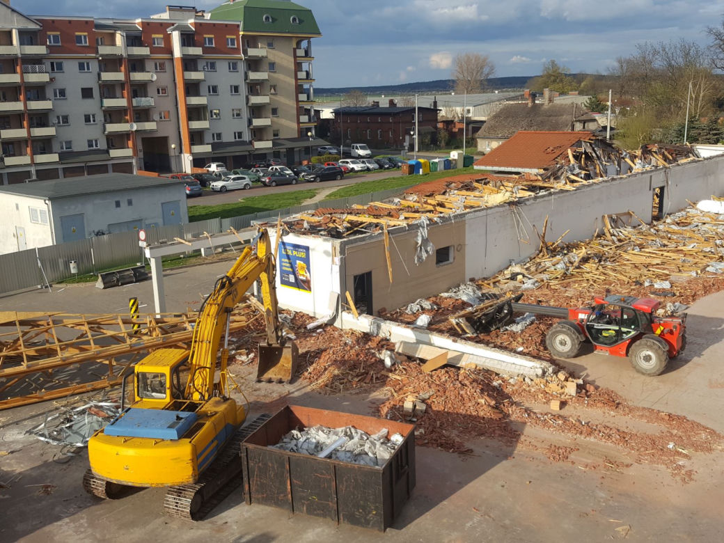 Po starym markecie prawie nie ma śladu. Nowy jesienią