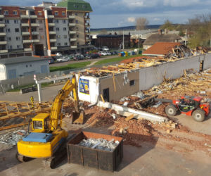 Po starym markecie prawie nie ma śladu. Nowy jesienią