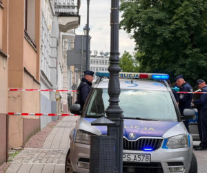 Pilna akcja służb w centrum Kielc. Zablokowana ulica Wesoła