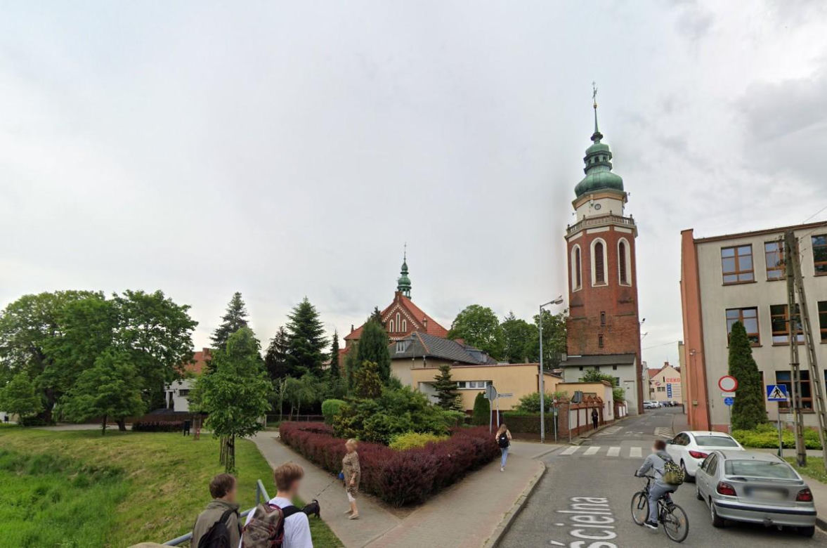 To najdalej wysunięte na wschód miasto województwa dolnośląskiego. Co łączy je z Bramą Brandenburską? 