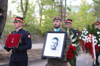 Łzy i oklaski w jednej chwili. Pogrzeb Łukasza Litewki poruszył całą Polskę