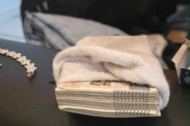 Ukradli złoto warte fortunę i odjechali Mercedesem. Zuchwały skok na jubilera skończyli za kratkami