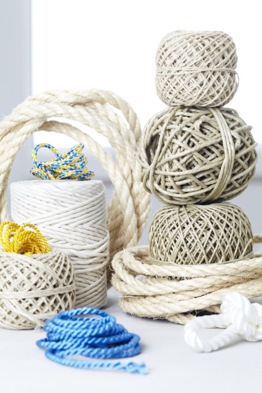 Dodatki w stylu marynistycznym DIY: liny, sznury, linki i sznurki