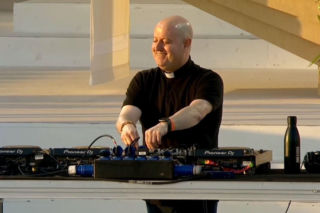 Najpopularniejszy ksiądz w Europie wystąpi w Parku Śląskim