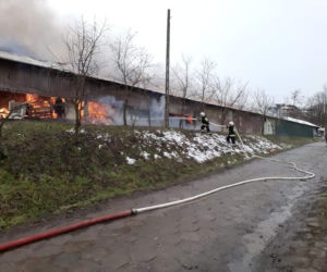 Ołpiny. Pożar w zakładzie produkcyjnym. Zagrożone były budynki mieszkalne