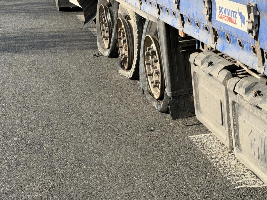 Twarde lądowanie w rowach. Pechowy koniec dwóch różnych podróży