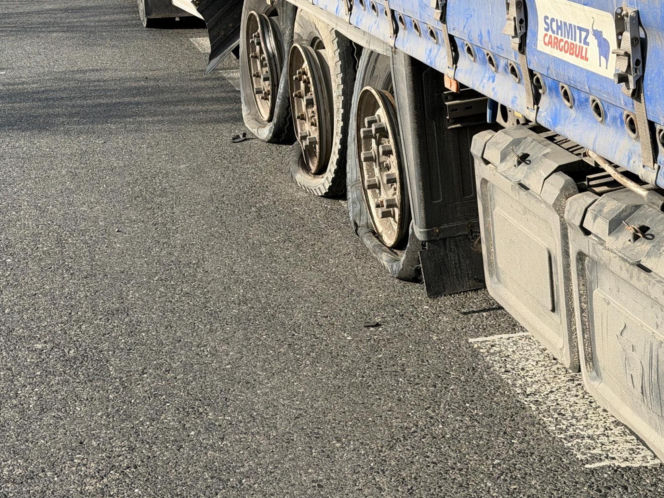 Twarde lądowanie w rowach. Pechowy koniec dwóch różnych podróży