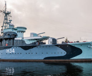 ORP Błyskawica opuściła swoje miejsce przy nabrzeżu w Gdyni