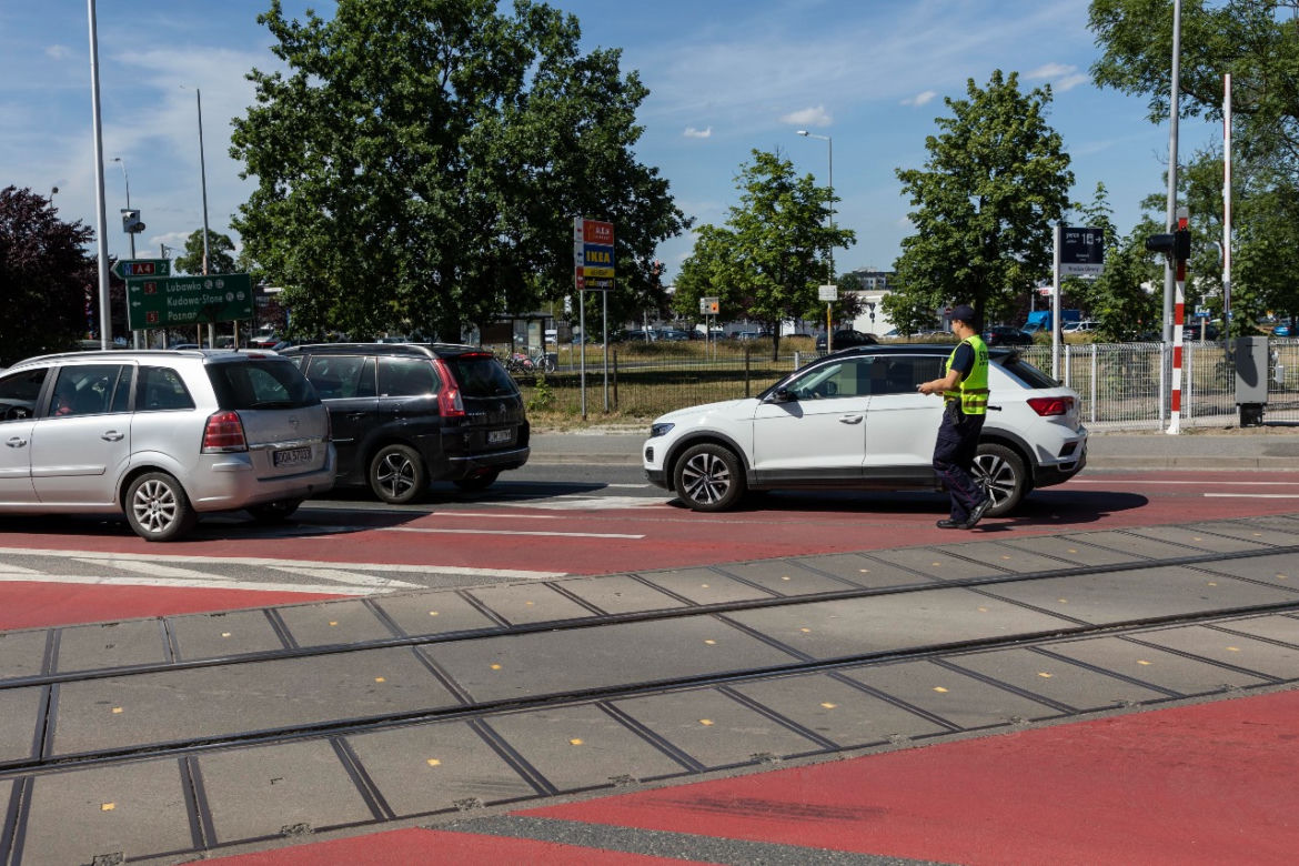 Nowe rogatki paraliżują ruch na południu Wrocławia. Kierowcy sami sobie winni?