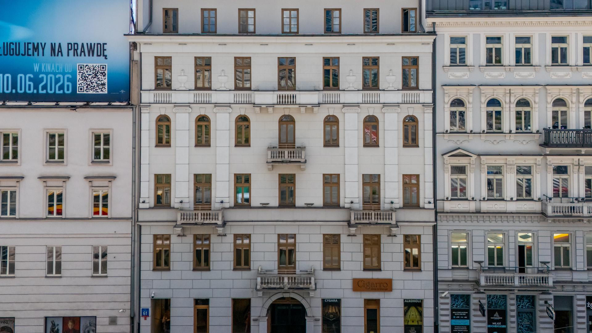 Południowa pierzeja Alej Jerozolimskich w centrum Warszawy