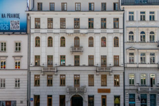 Południowa pierzeja Alej Jerozolimskich w centrum Warszawy
