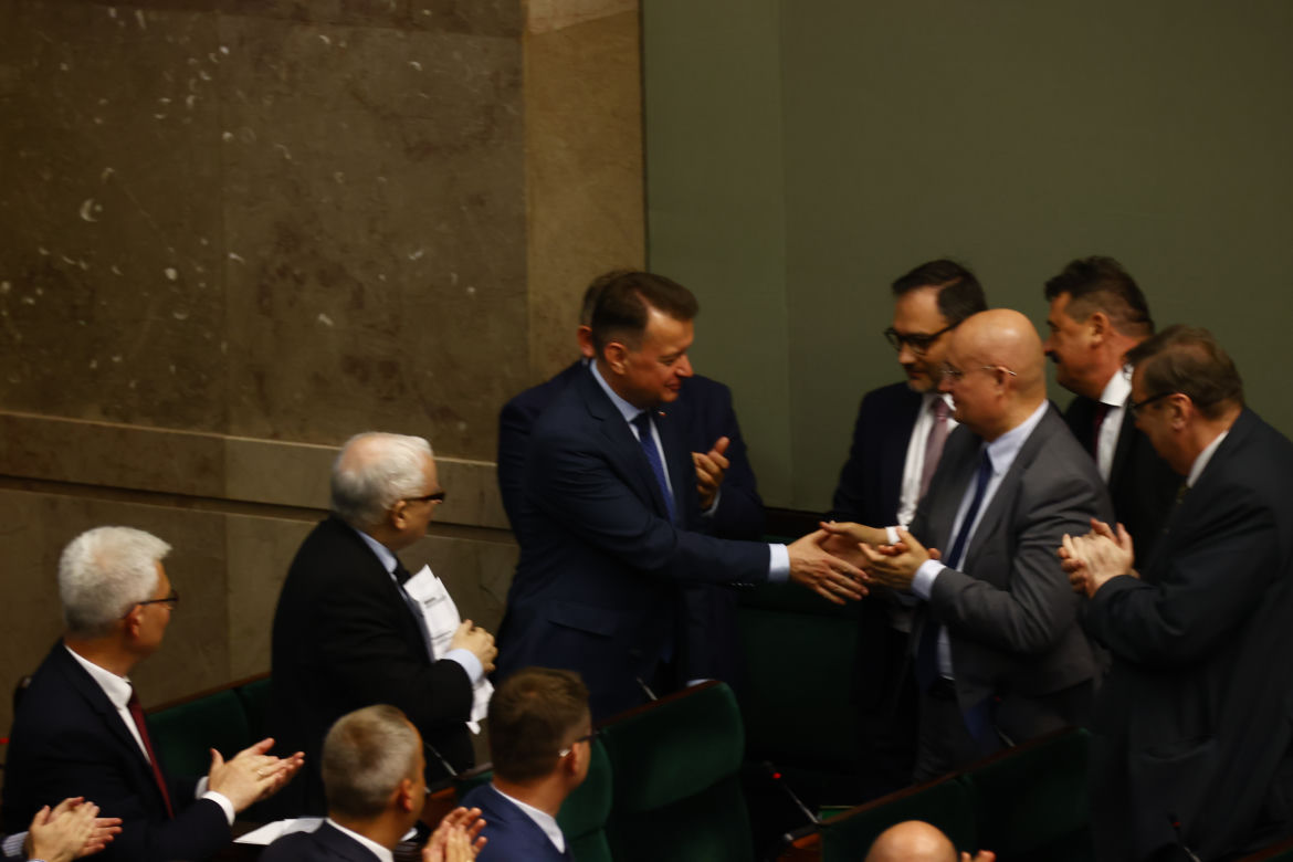 Mariusz Błaszczak obroniony! Opozycja przegrała głosowanie nad wotum nieufności wobec ministra MON