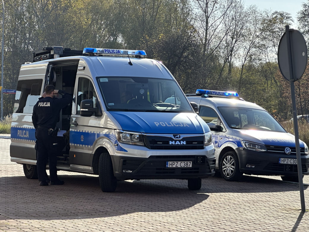 Tragiczny wypadek na warszawskich Bielanach. Pod kołami różowego mercedesa zginęła 83-latka