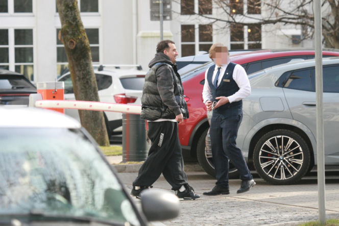 Michał Koterski z dziewczyną na spacerze