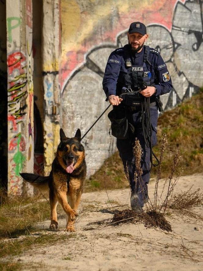 Nowy „funkcjonariusz” na czterech łapach zasilił szeregi policji w Lęborku