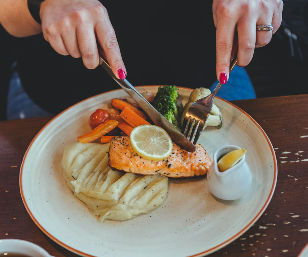 Kwasy omega-3: dieta czy suplementacja? Źródła kwasów omega-3