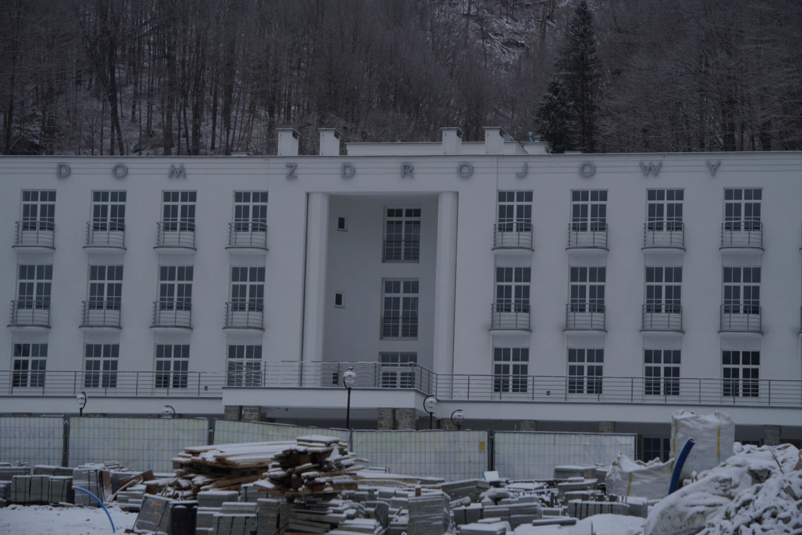 Niegdyś luksusowe, dziś świecące pustkami. Małopolskie uzdrowisko marzy o powrocie do czasów świetności 