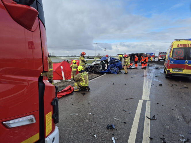 Śmiertelny wypadek na trasie Łomża - Mątwica. Zginął kierowca osobówki