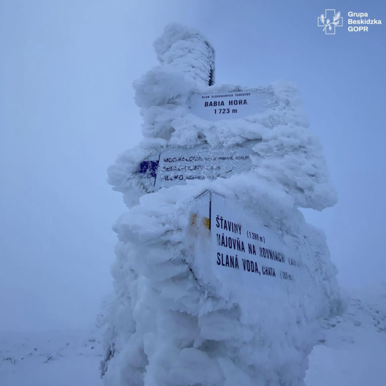 Beskidy się zabieliły. Na szlakach są trudne warunki