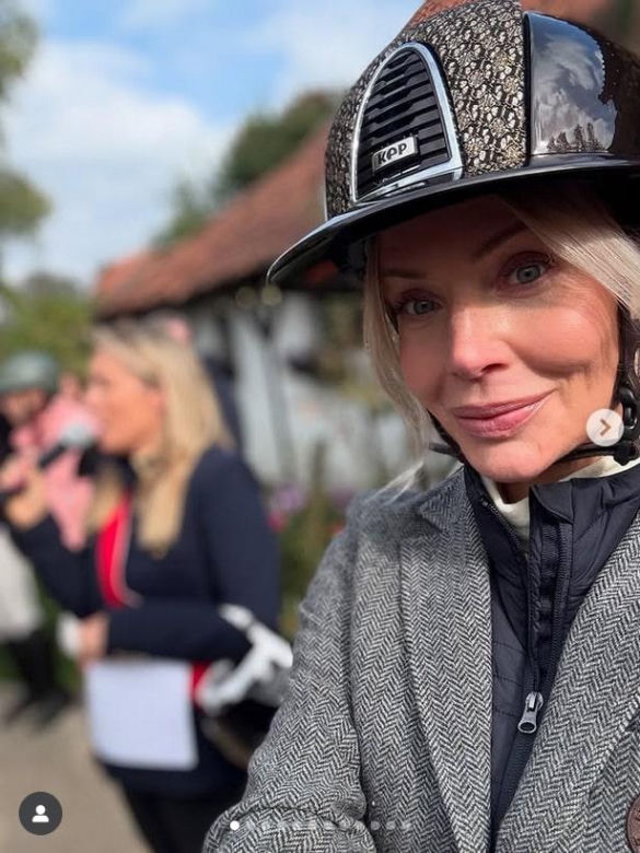 Agnieszka Woźniak-Starak wyglądała jak z brytyjskiej arystokracji. Co za luksus!