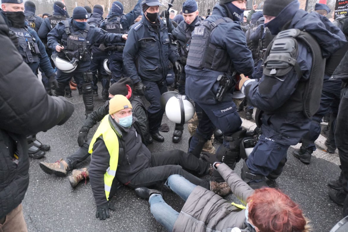 Starcie policji z uczestnikami protestu