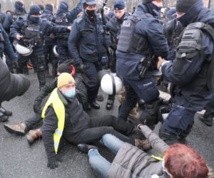 Starcie policji z uczestnikami protestu