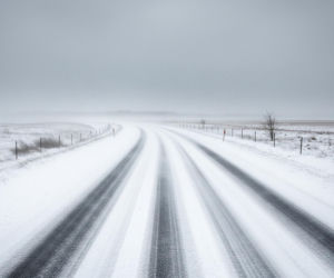 Zimowy armagedon nad morzem. Burze śnieżne i wiatr do 100 km/h. We wtorek dopiero się zacznie 