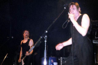 Mieli tworzyć muzykę ze złomu Stoczni Gdańskiej. Einstürzende Neubauten wykuwali swój dźwięk w ruinach Berlina