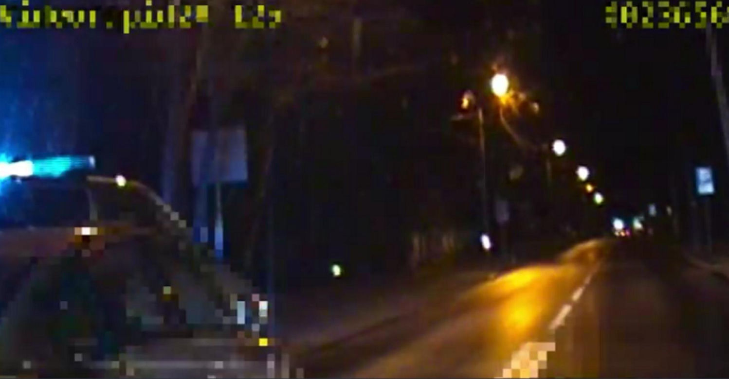 Pościg za pijanym 18-latkiem w Piasecznie. Policjanci staranowali jego auto!