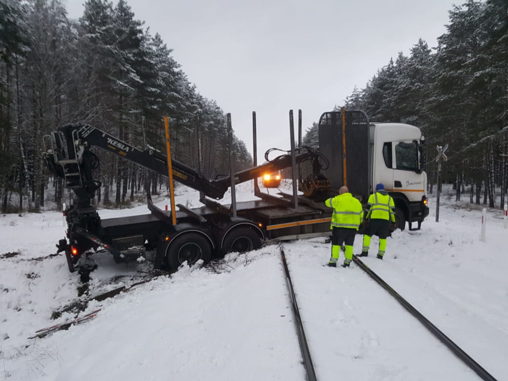 Pociąg wyhamował w ostatniej chwili. To cud, że nikt nie zginął
