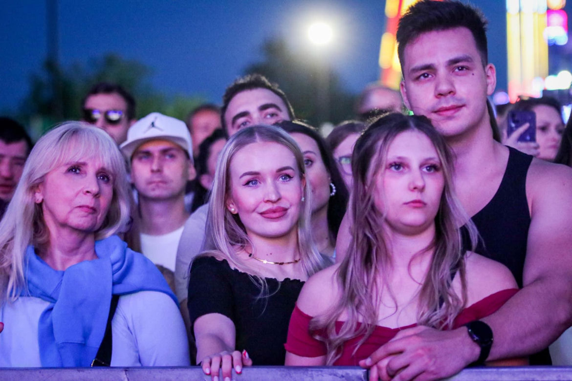 Sosnowiec Fun Festival. Publiczność szaleje przed sceną