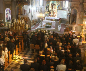 Wypadek na przejeździe kolejowym. Pogrzeb 18-letniej Angeliki