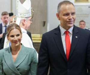 Marta Nawrocka przyciągała spojrzenia. Tak ubrała się na obchody 15 sierpnia