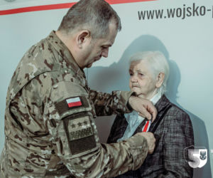 Podlaskie: Medal dla pani Danuty. Żołnierze zawsze mogli liczyć na jej dobre słowo i poczęstunek