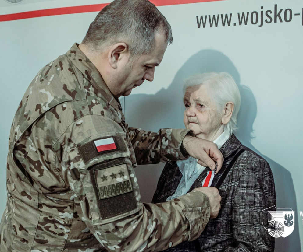 Podlaskie: Medal dla pani Danuty. Żołnierze zawsze mogli liczyć na jej dobre słowo i poczęstunek