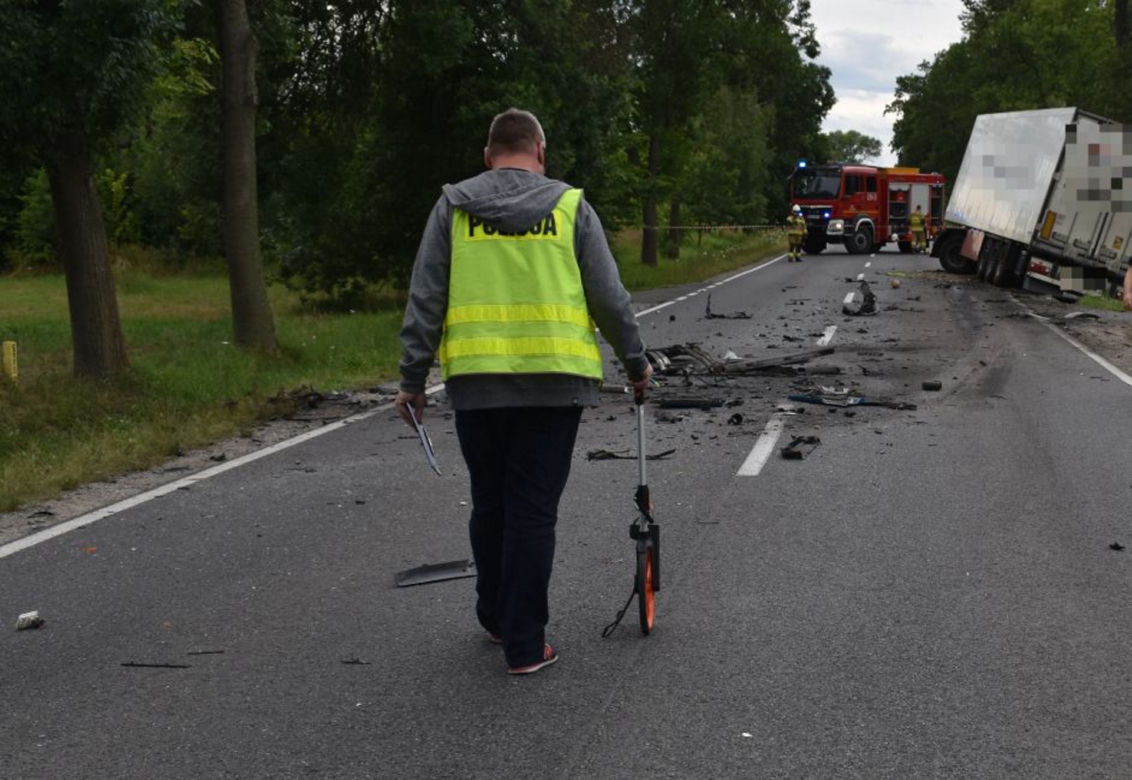 Szokujący wypadek pod Sochaczewem! 29-latka zginęła w roztrzaskanym volkswagenie [ZDJĘCIA]