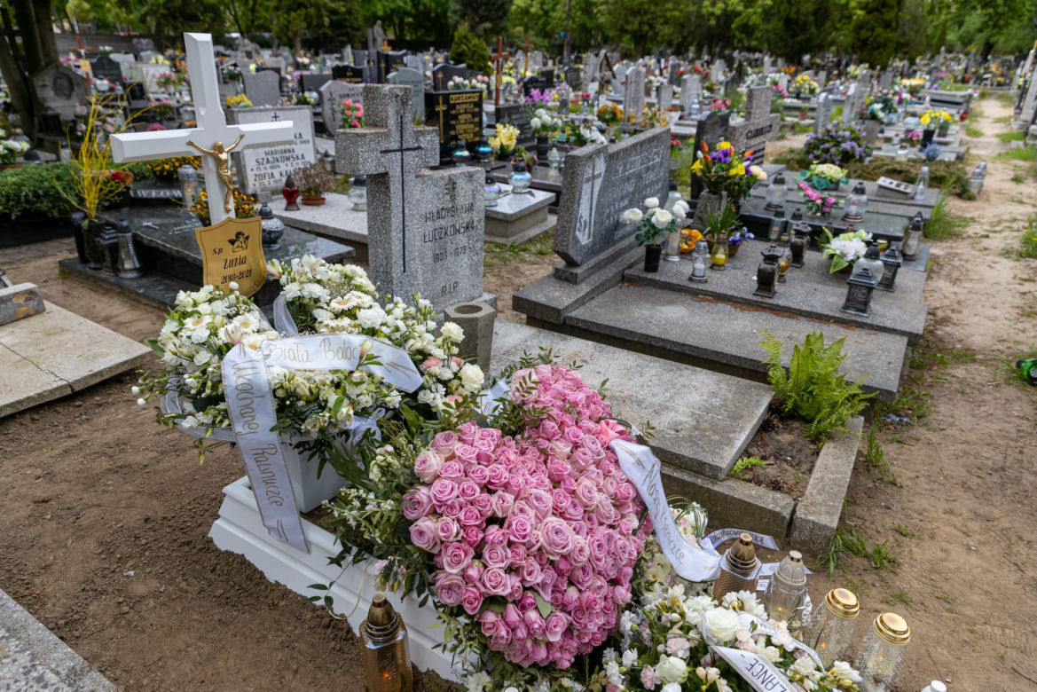 Widok grobu Zuzi łamie serce