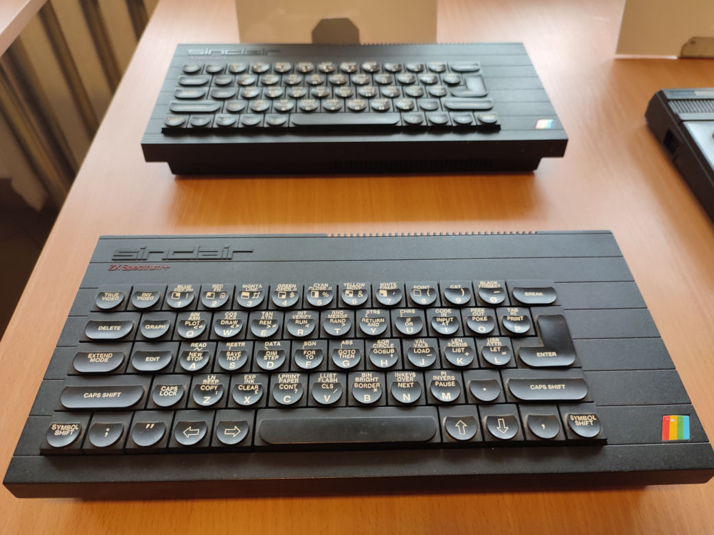 Wystawa retro komputerów w Bursie Międzyszkolnej w Lesznie
