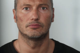 Policja poszukuje groźnych przestępców. Kadafi i jego żołnierze z listami gończymi