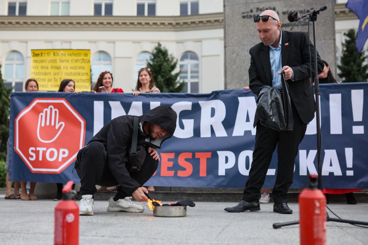 W Warszawie odbył się antyimigrancki marsz i kontrmanifestacja. Pojawiło się kilka tysięcy osób