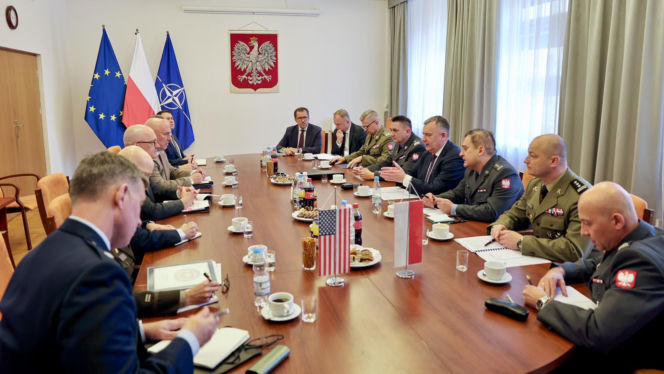 Samoloty, śmigłowce, rozpoznanie. Kluczowe rozmowy wiceministra Bejdy