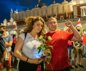 Manifestacja Białorusinów na rynku w Krakowie. Precz z Łukaszenką!