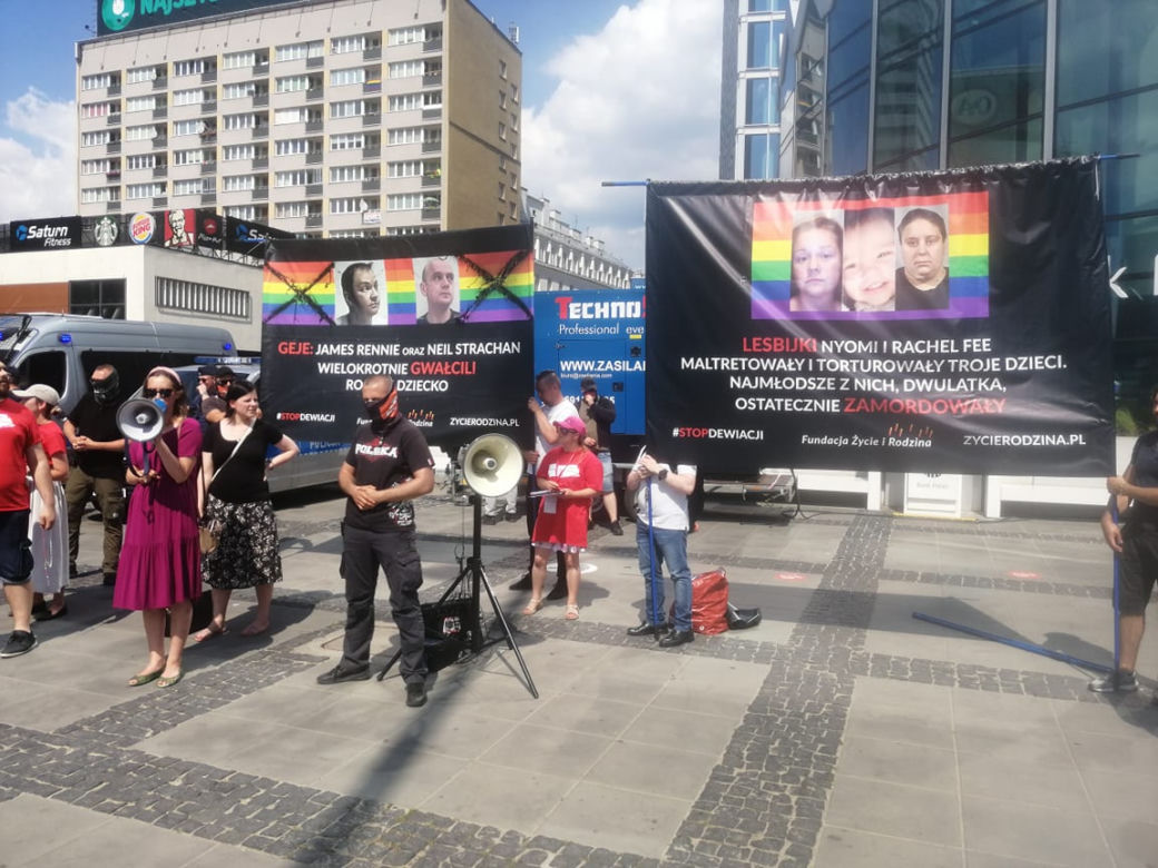 Parada Równości 2021 w Warszawie: kontrmanifestacja przy Rotundzie