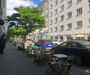 Większe ogródki restauracyjne kosztem parkingów? Taki pomysł trafił do ratusza!