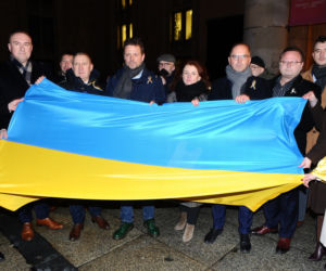 Warszawa solidarna z Ukrainą. Trzaskowski na wiecu RELACJA