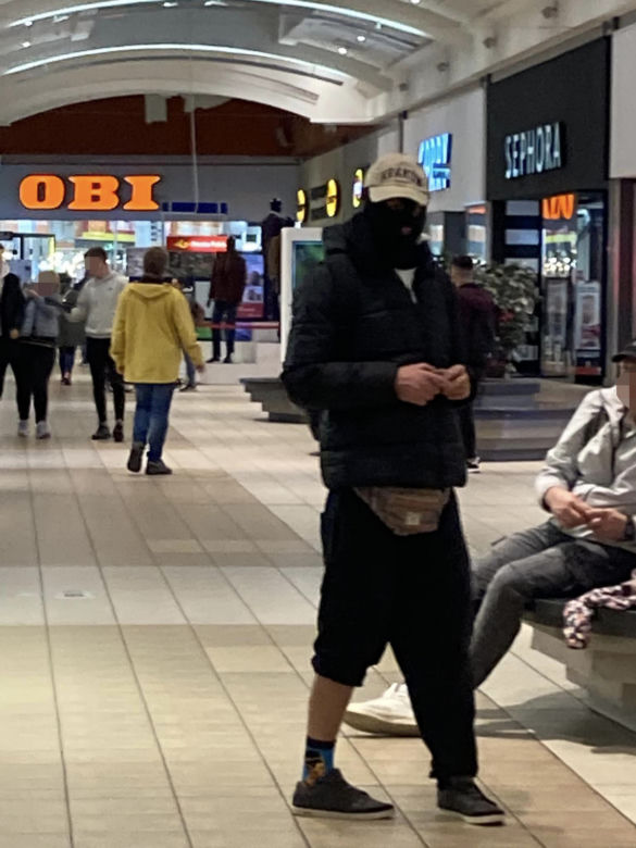 Atak zboczeńca w M1 w Krakowie! Dlaczego nikt nie ruszył na pomoc kobietom? [ZDJĘCIA]