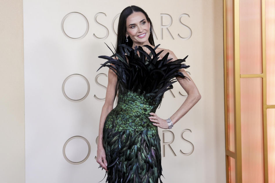 Demi Moore zachwyciła w kreacji na Oscarach. Nie wygląda na 63 lata