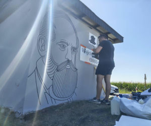 Lewków. Kolejne murale z Lipskimi na przystankach